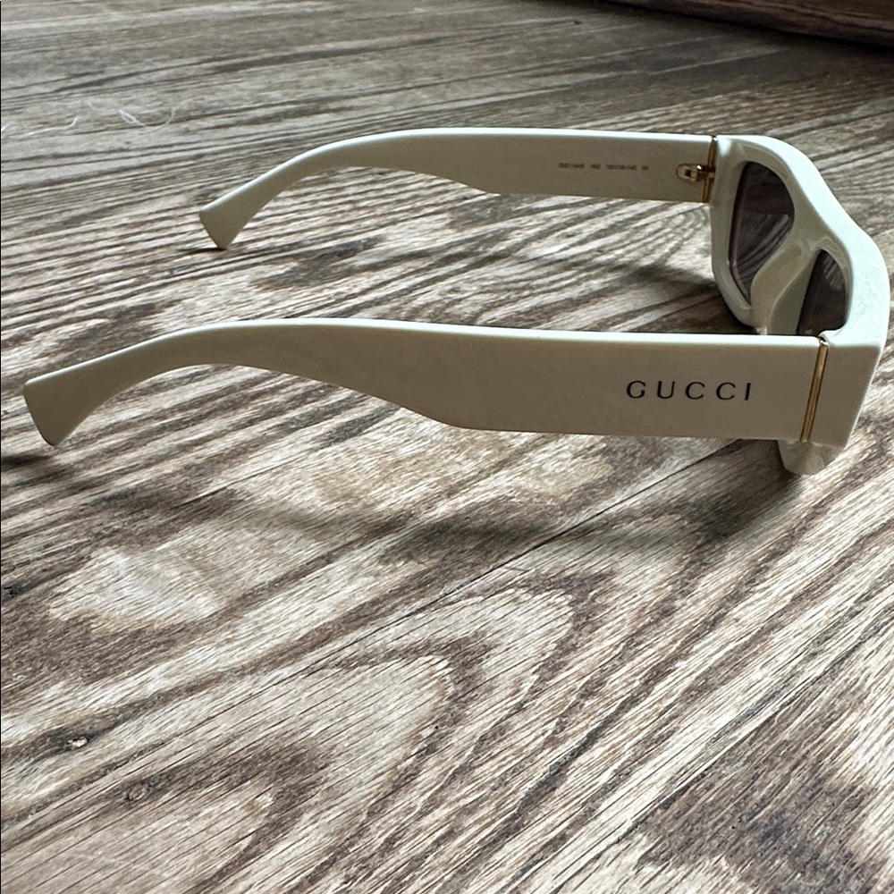 GUCCI Sunglasses GG1134S 003 White special Edition Case included EUC - Picture 4 of 10
